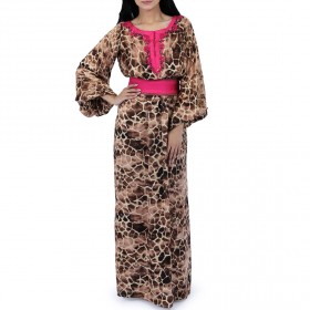 هند – قفطان مغربي بنقشة الفهد