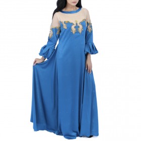 الجليلة – قفطان المخمل الأزرق بتصميم مشبّك