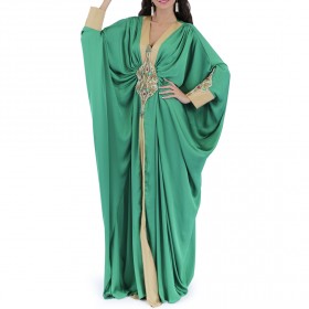 سلمى خان – جلابية الحرير الخالص بلون الزمرّد