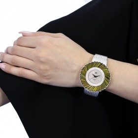 أدي كاي – ساعة نسائية مطليّة بالروديوم ومرصّعة بكريستال أخضر