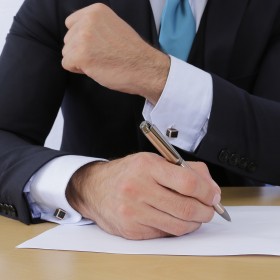 بالمان – قلم ذهبي وردي مع أزرار أكمام ذهبية وردية