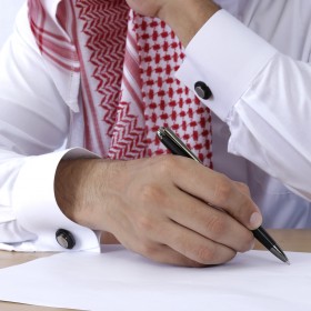 بالمان – قلم أسود مع أزرار أكمام دائريّة فضيّة